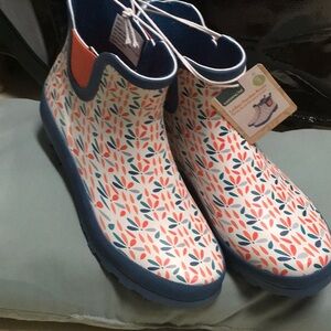Garden line ladies garden/rain Floral Patterned AnkleBoots Size 7